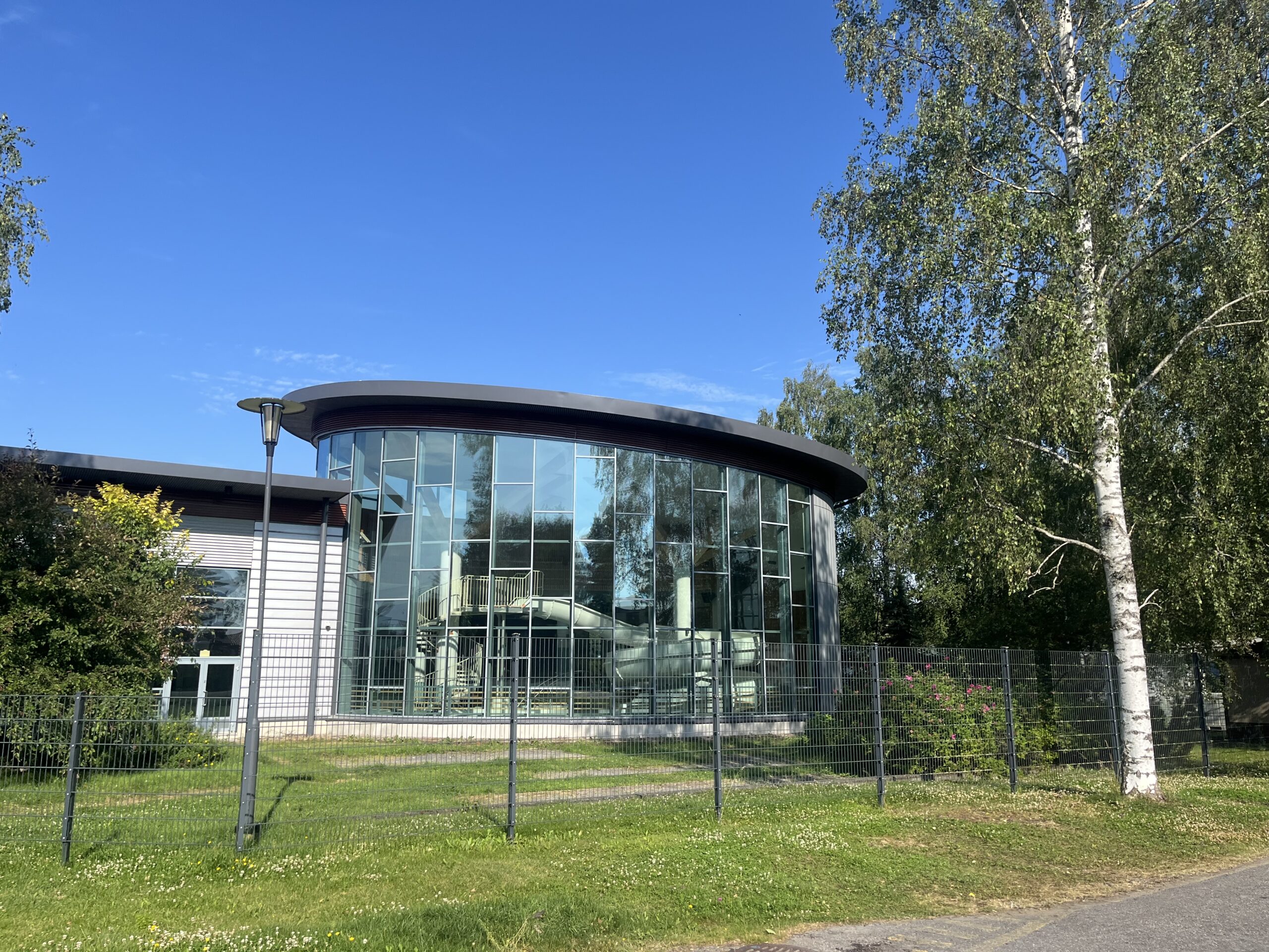 RAJUKIVI MUKANA SOMERON UIMAHALLIN VESIKATTOREMONTISSA